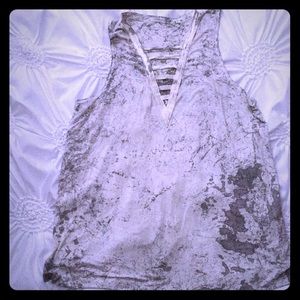 American Eagle V neck tee